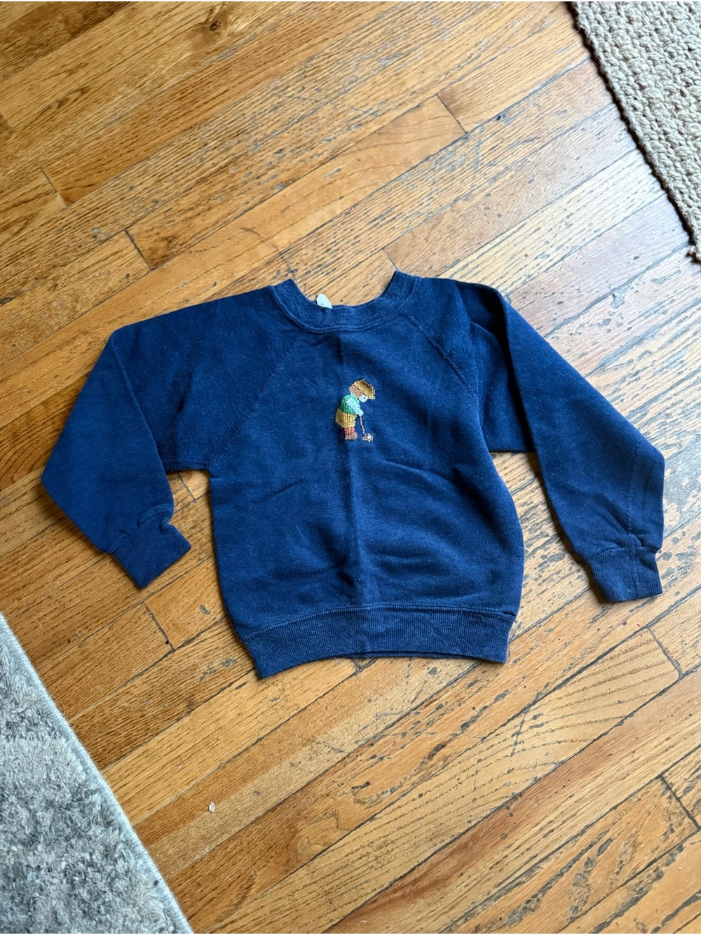 *VTG* Kids Navy Sweatshirt with Needlepoint Golfer